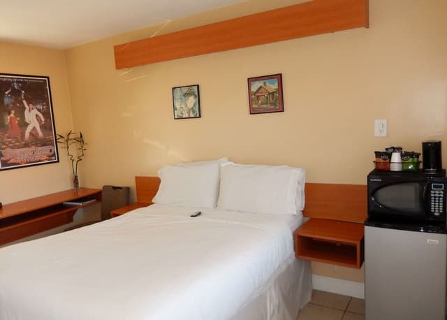 Standard Room, 1 Queen Bed, Non Smoking