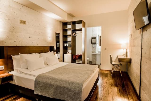 Standard Queen Room