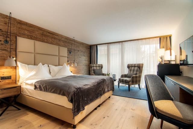 Superior Double Room, 1 King Bed, Mountain View
