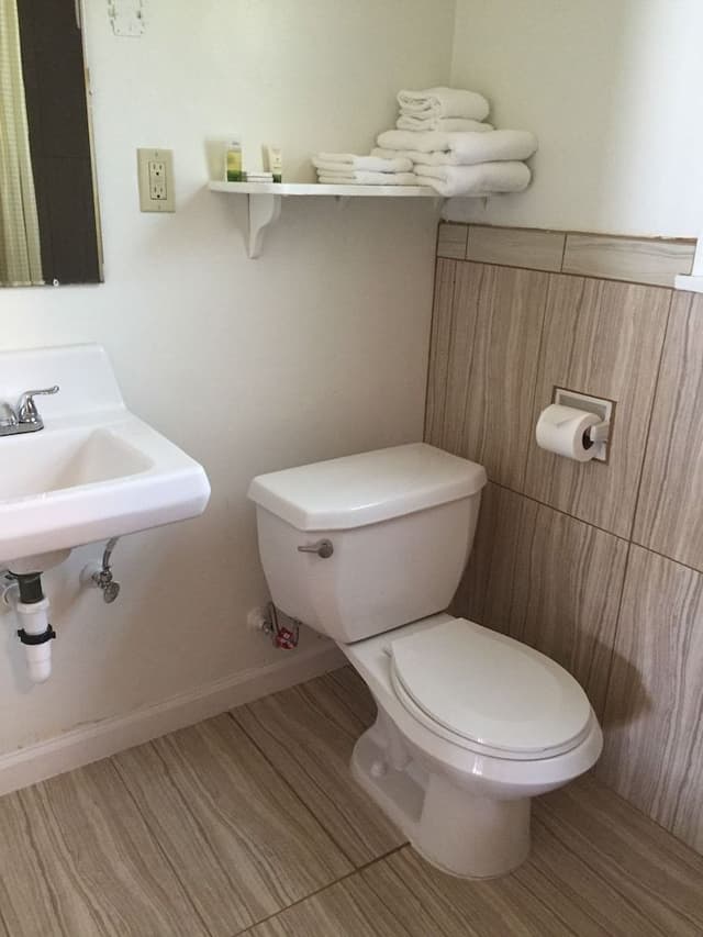 Standard Room, 1 King Bed