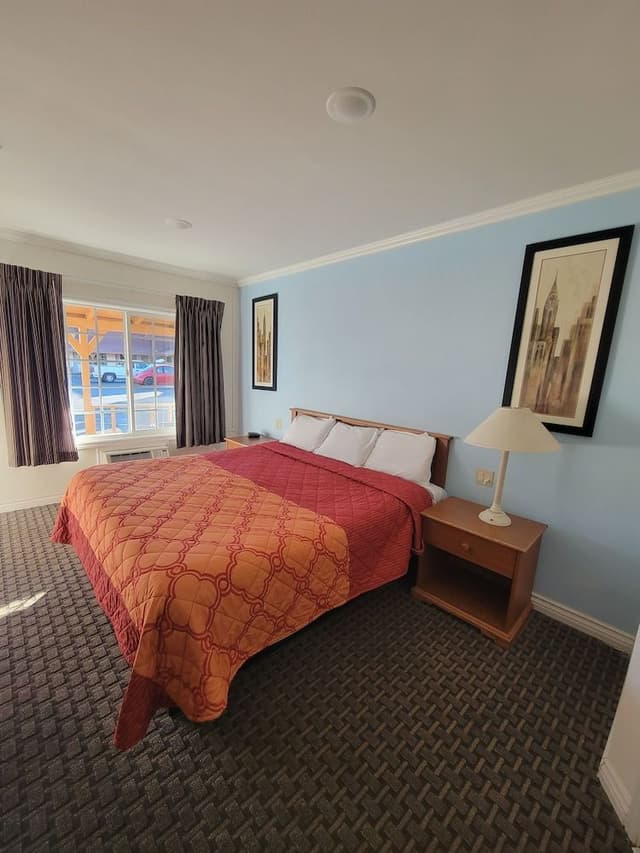 Standard Room, 1 King Bed