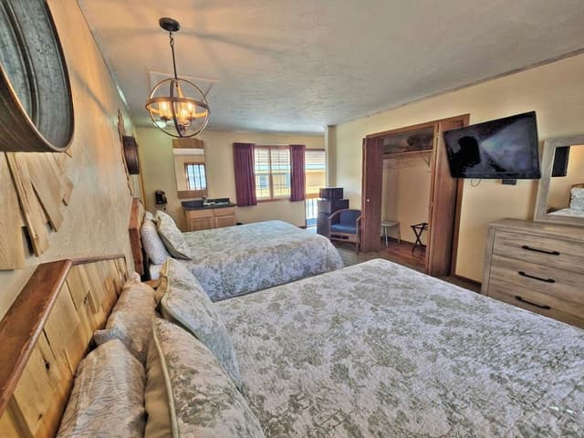Basic Double Room, 2 Queen Beds (32)