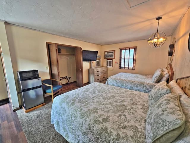 Basic Double Room, 2 Queen Beds (32)