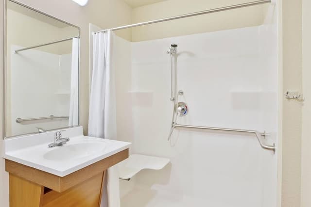 Suite, 1 Queen Bed, Accessible, Non Smoking (Roll-In Shower)