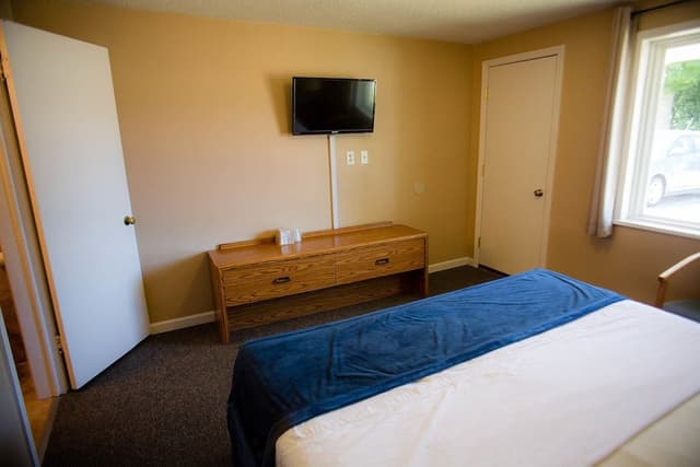 Standard Room, 1 King Bed