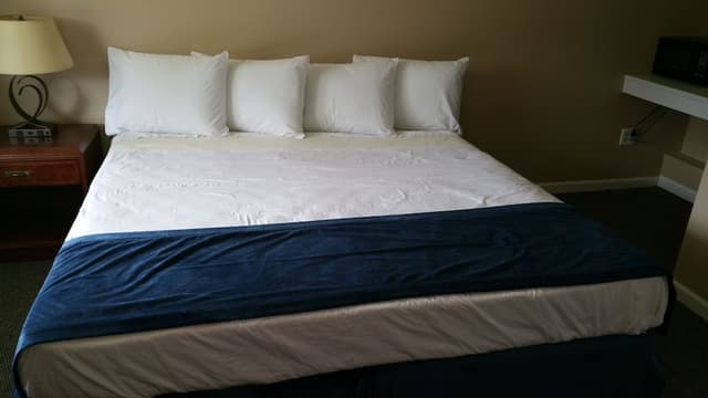 Standard Room, 1 King Bed