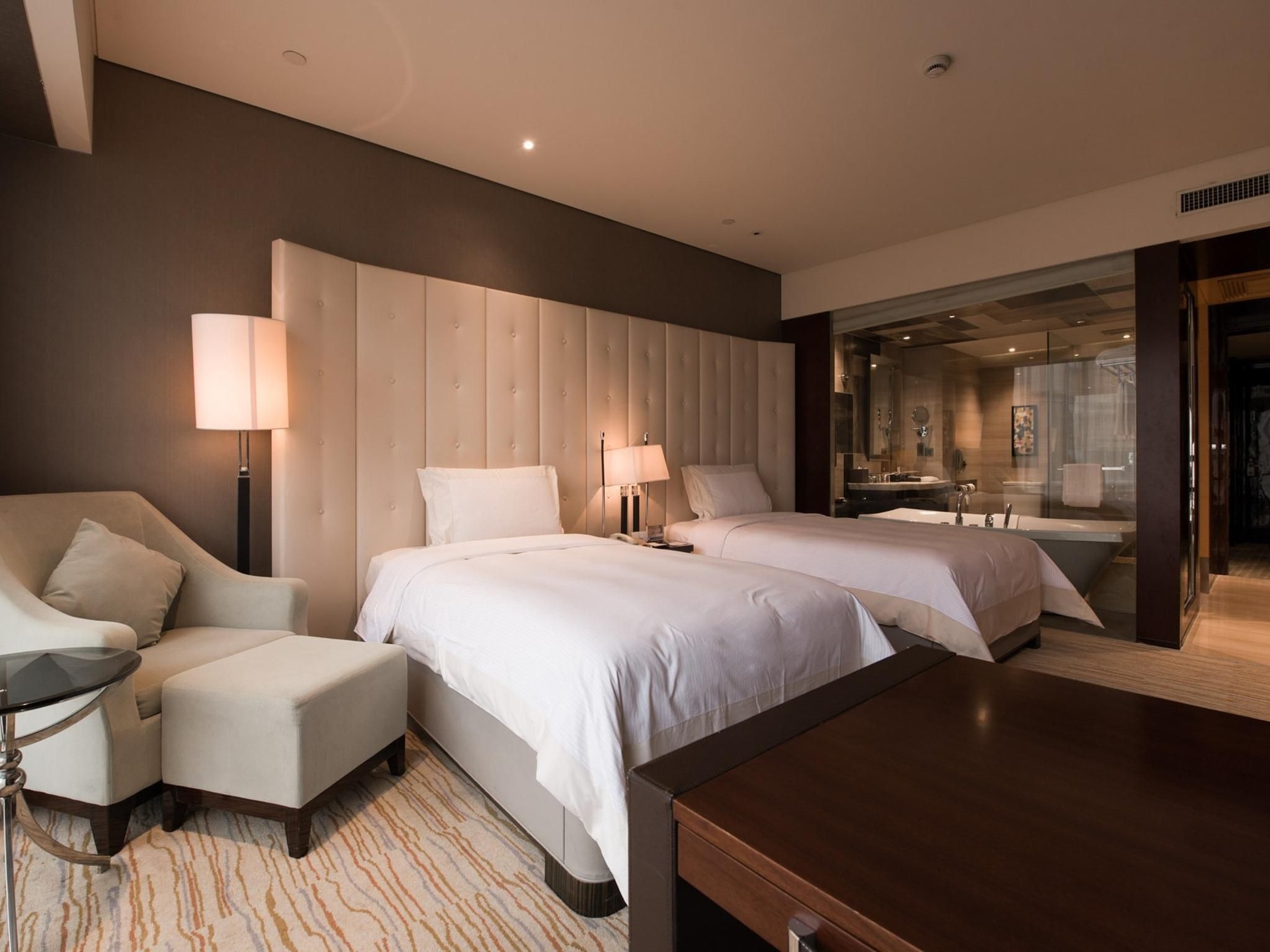 รอยัล อินเตอร์เนชั่นแนล โฮเต็ล (Royal International Hotel)4