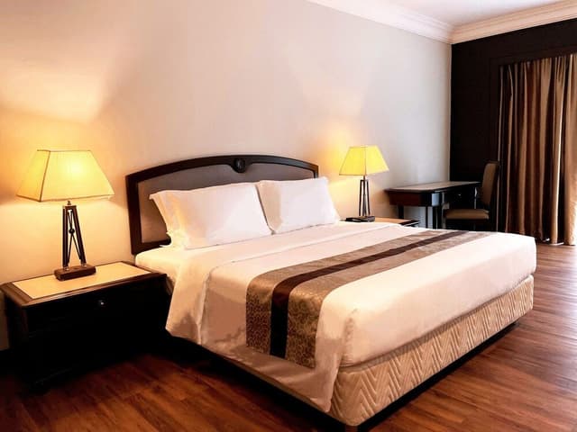 Deluxe King Room