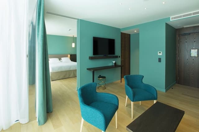 Deluxe Suite