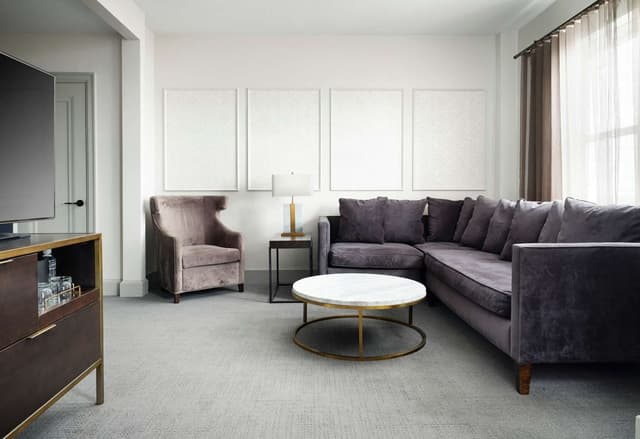 JUNIOR KING SUITE