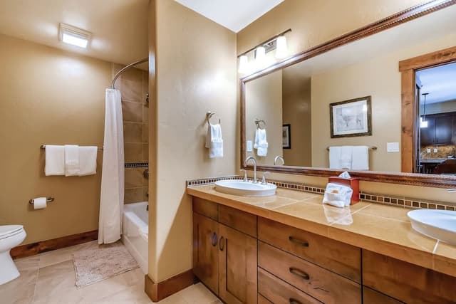 Condo, 2 Bedrooms
