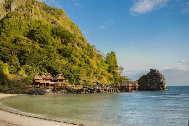 Sunrise Cauayan Pool Villa with Free Roundtrip Lio Airport Transfers