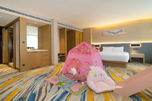 KING BED DELUXE SUITE
