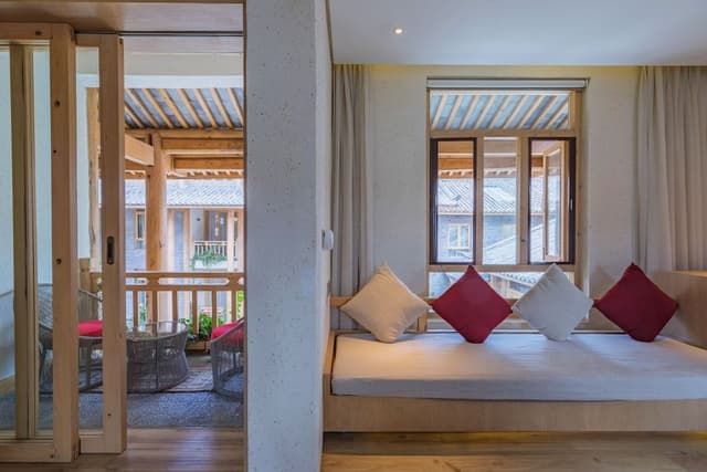 Grand Suite, Hill View
