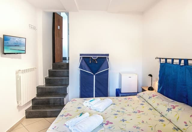 Economy Room