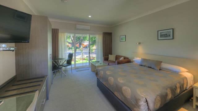 Premium Executive Queen Room