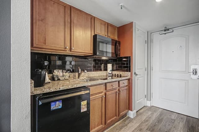 Single Room, 1 King Bed, Kitchenette, Ocean View