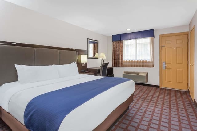 Room, 1 King Bed, Non Smoking