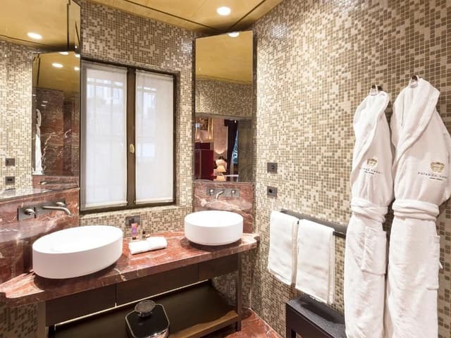 Luxury King Room