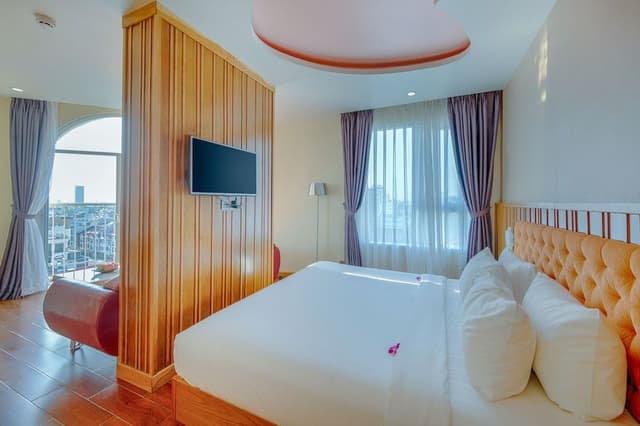 Luxury Suite, Balcony, City View