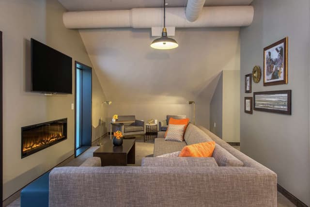 1 KING BED SUPR 1 BDRM SUITE ADJ SUITES BLDG