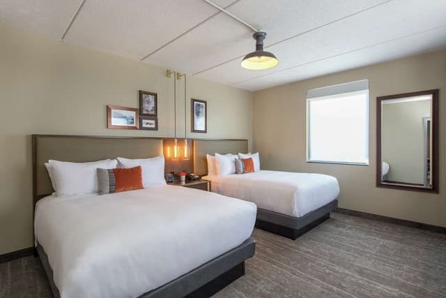 2 QUEEN BEDS DLX 1 BDRM SUITE ADJ SUITES BLDG