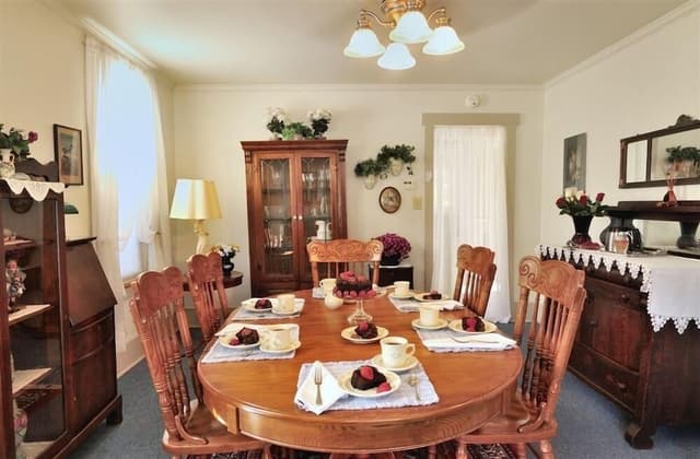 Family House, 3 Bedrooms (Virginia's House) Pet Friendly
