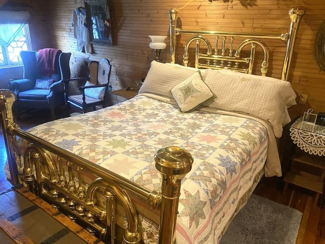 Comfort Room, 1 Queen Bed, Private Bathroom (Nanny's Attic) Not Pet Friendly