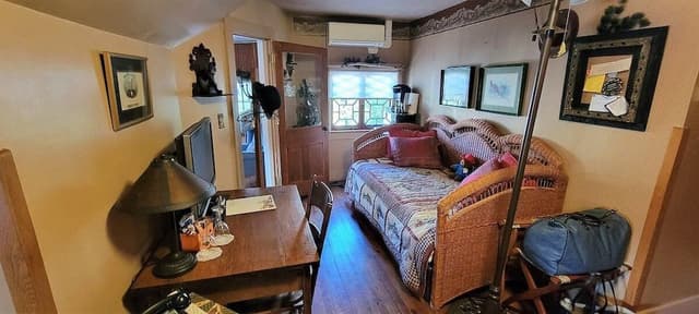 Executive Single Room, 2 Bedrooms, Private Bathroom (The Governor's Suite) Pet Friendly