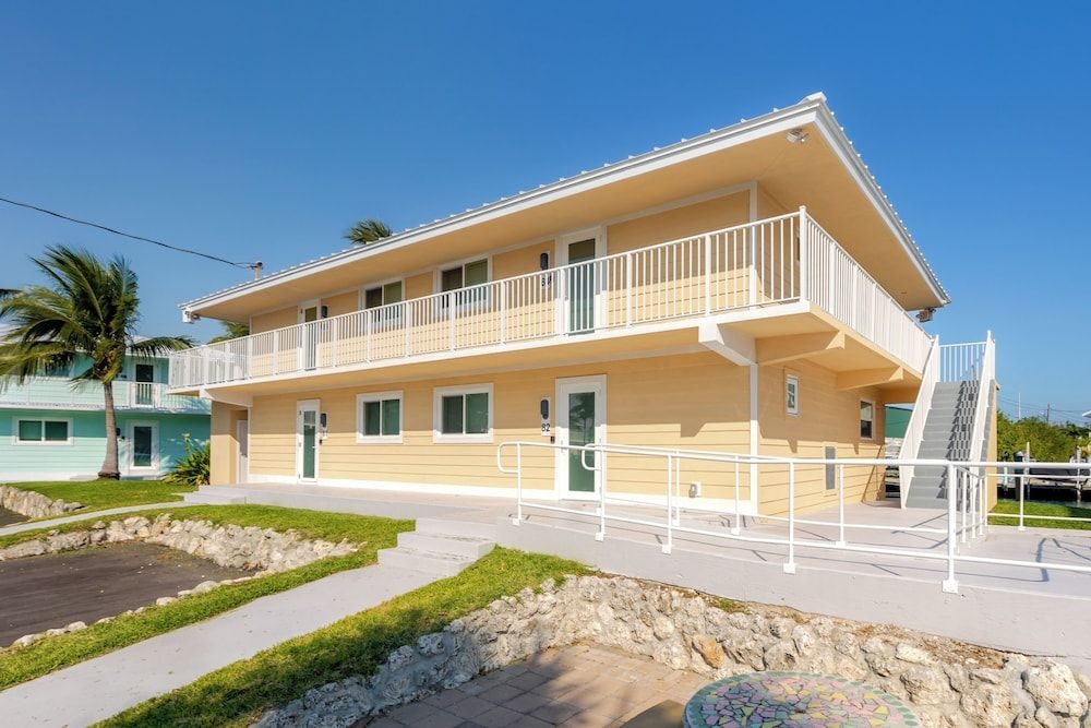 SkipJack Resort and Marina0
