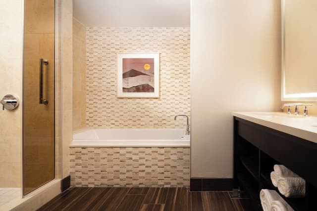 Suite, 1 King Bed