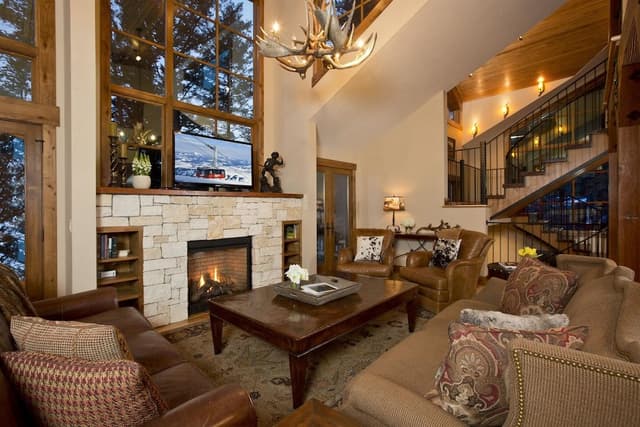 House, 6 Bedrooms (Private Home Blue Moose Lodge)