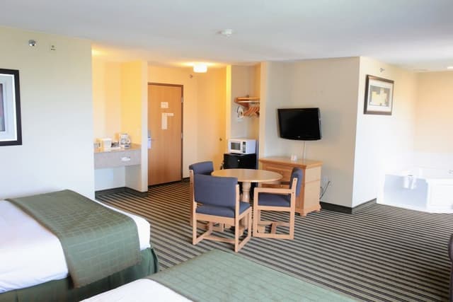 Double Queen Suite