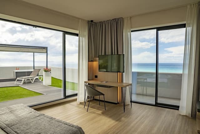 Double Room (Jacuzzi Garden Room)