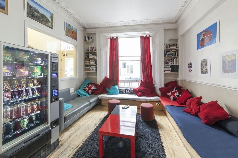 ASTOR QUEENSWAY HOSTEL4