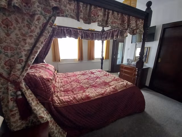Four Poster Room