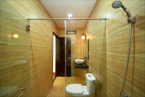 Bed in 6-Bed Dormitory Room with Balcony and Garden View