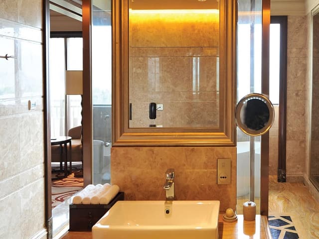 Suite B
