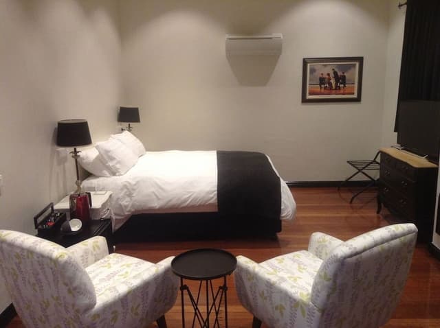 Street-Side Wheelchair & Pet-Friendly Room