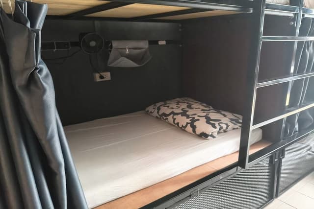 Dormitory room-Mixed (6 bed)