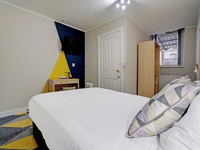 Standard Twin Room