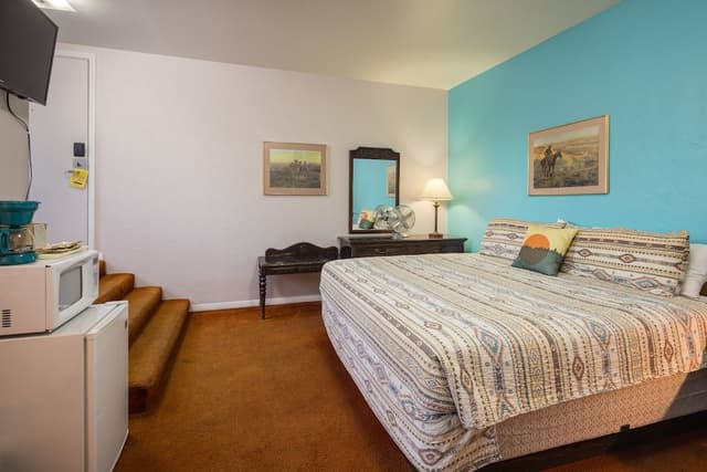 Standard Room, 1 King Bed