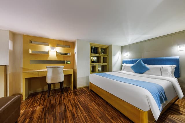 Deluxe Club Suite