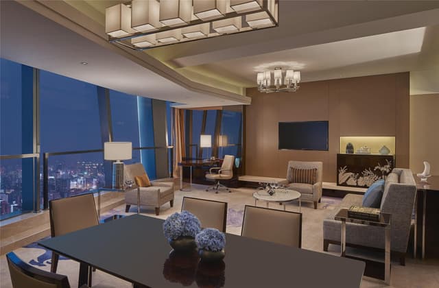 KING DELUXE SUITE -LOUNGE ACCESS