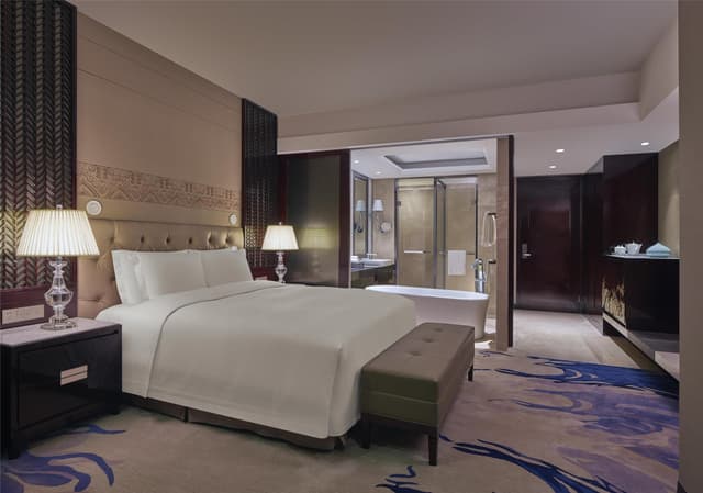 KING GUEST ROOM