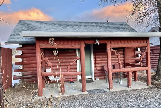 Cabin (RUSTIC COMFORT,2 QUEEN,KITCHENETTE)