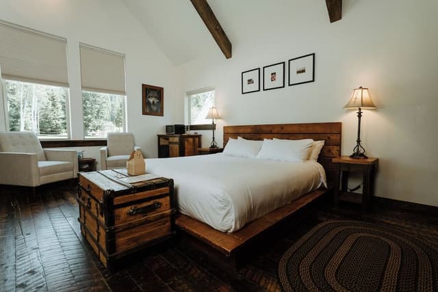 Rendezvous Cabin (1 King, No Pets)