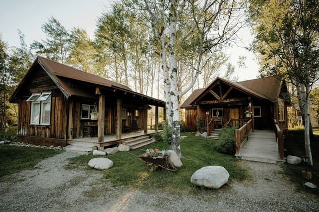 Rendezvous Cabin (1 King, No Pets)