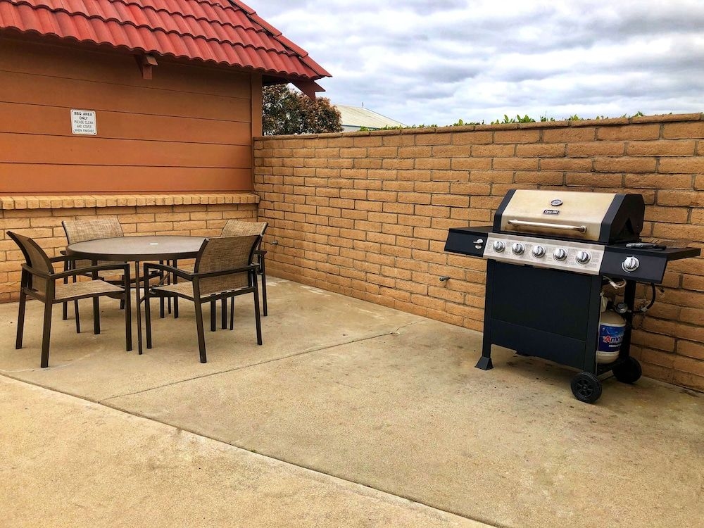 Lompoc Valley Inn and Suites0