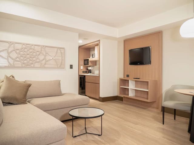 1 KING BED JUNIOR SUITE